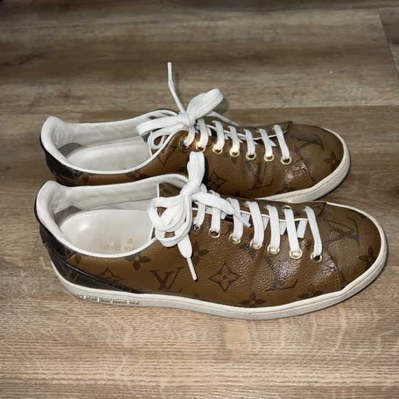 Louis Vuitton Frontrow Sneaker - Reverse Monogram - Picture 3 of 6